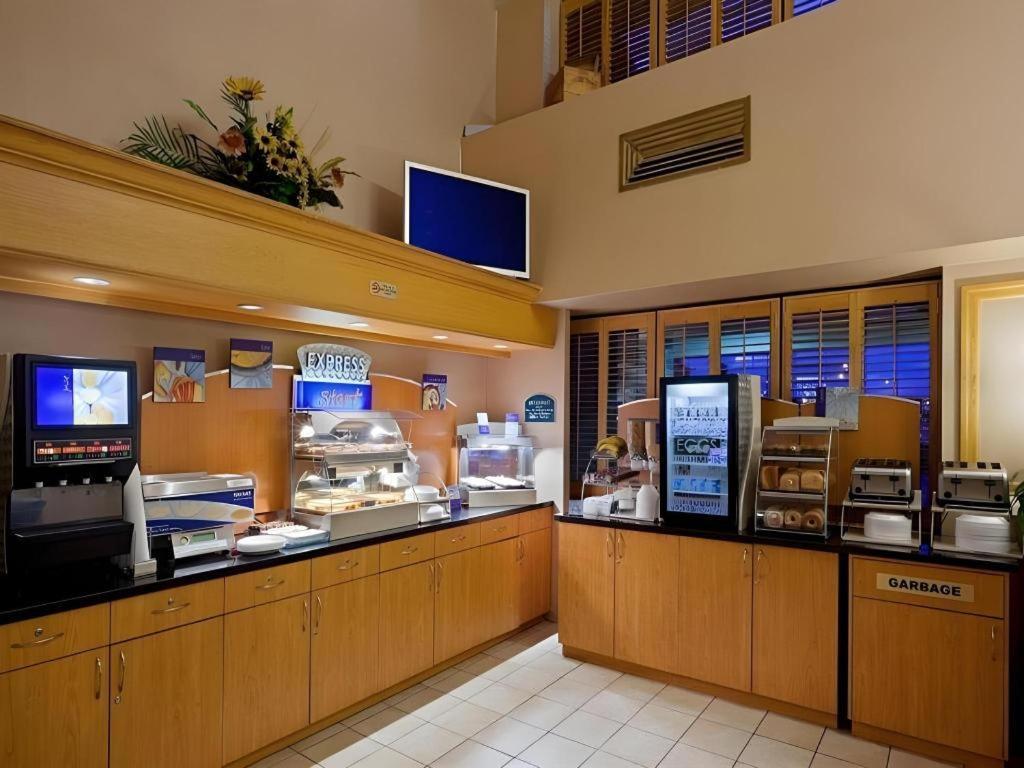 Holiday Inn Express Toronto East - Scarborough By Ihg Exteriér fotografie