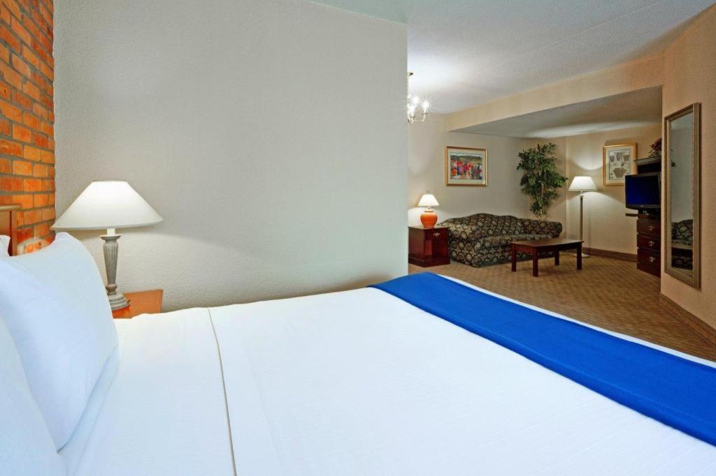 Holiday Inn Express Toronto East - Scarborough By Ihg Exteriér fotografie